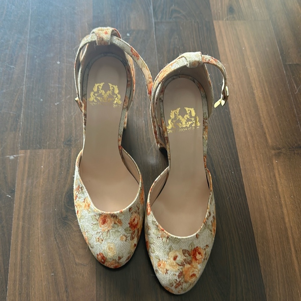 NWOB beautiful block heels from Greece